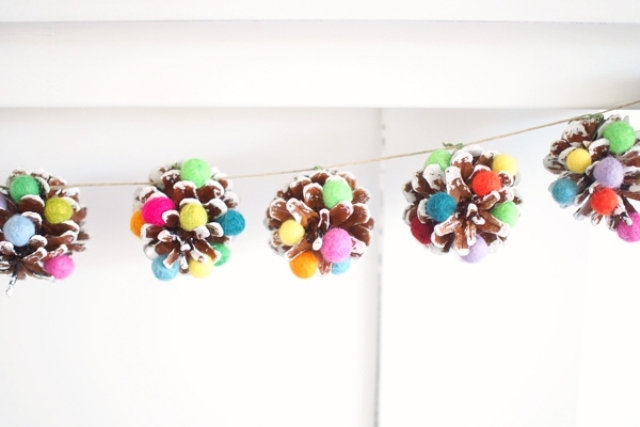 DIY Sugarplum Christmas Pinecone Garland. 