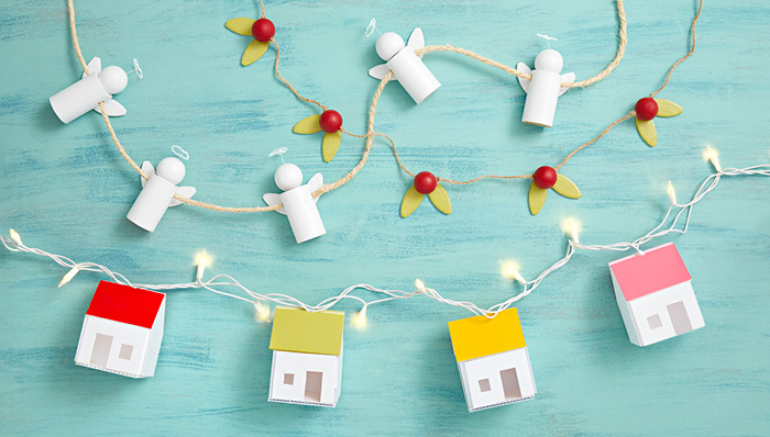 Lighted Houses Christmas Garland. 