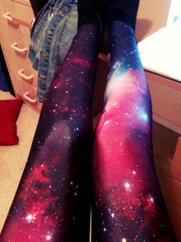 DIY Galaxy Leggings. See the step by step tutorial 