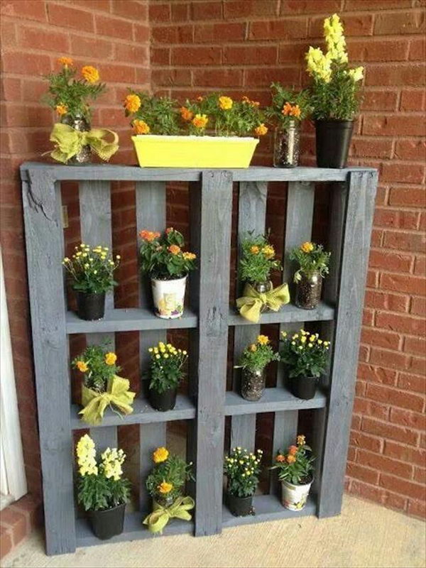 DIY Pallet Shelve for Planters. 