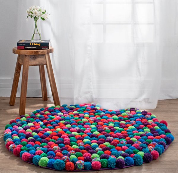 Easy Pom Pom Rug. 