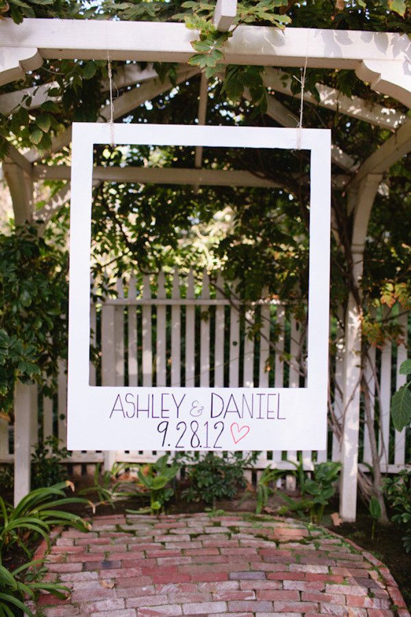 DIY Rustic Photo Booth. 