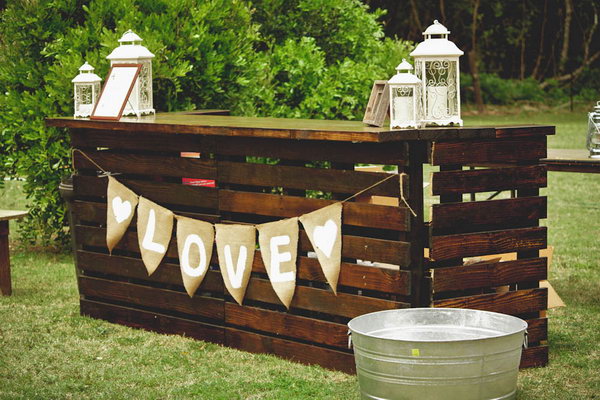 DIY Pallet Bar. 