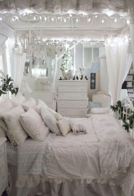 This Blue and White Bedroom is so Romantically Beautiful. 