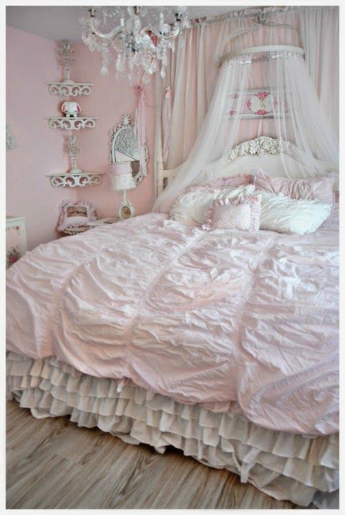 Pink and Shabby Chic Bedroom. 