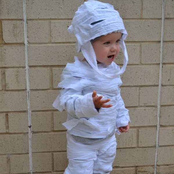 15+ DIY Ideas and Tutorials to Make a Mummy Costume 2022