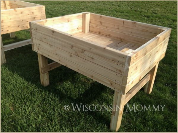 DIY Elevated Raised Garden Beds. 