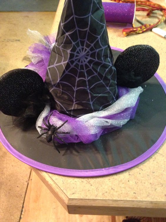 Minnie Mouse Witch Costume Hat. 