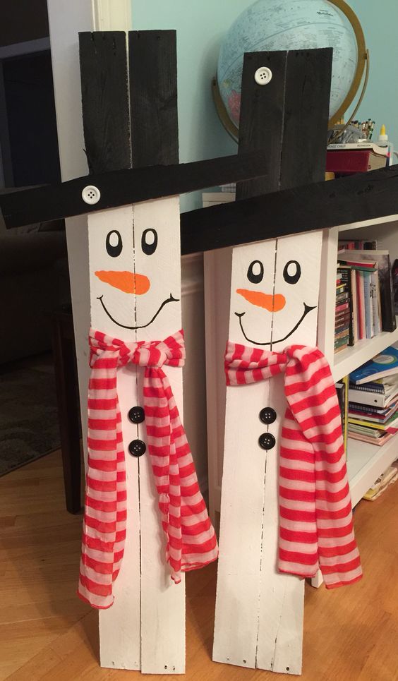 Snowmen Made From Pallet Wood. 