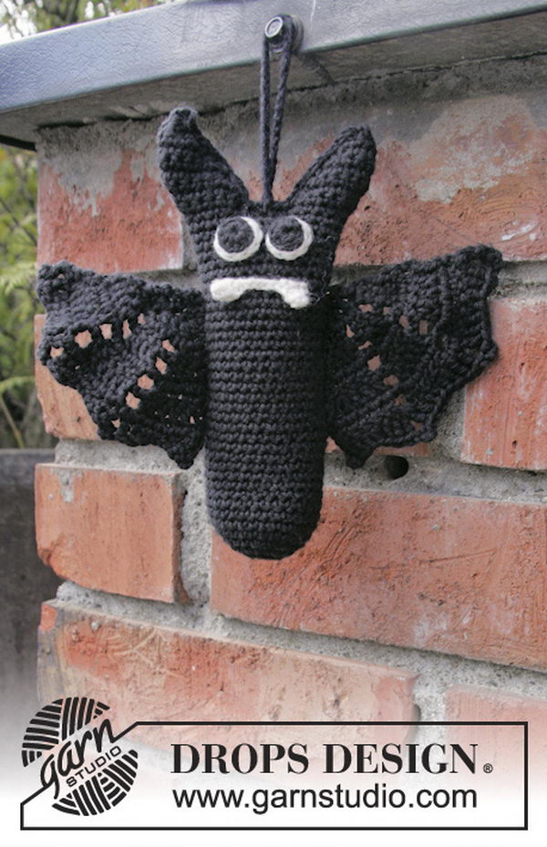 Crochet Drops Bat Mr Fang. 