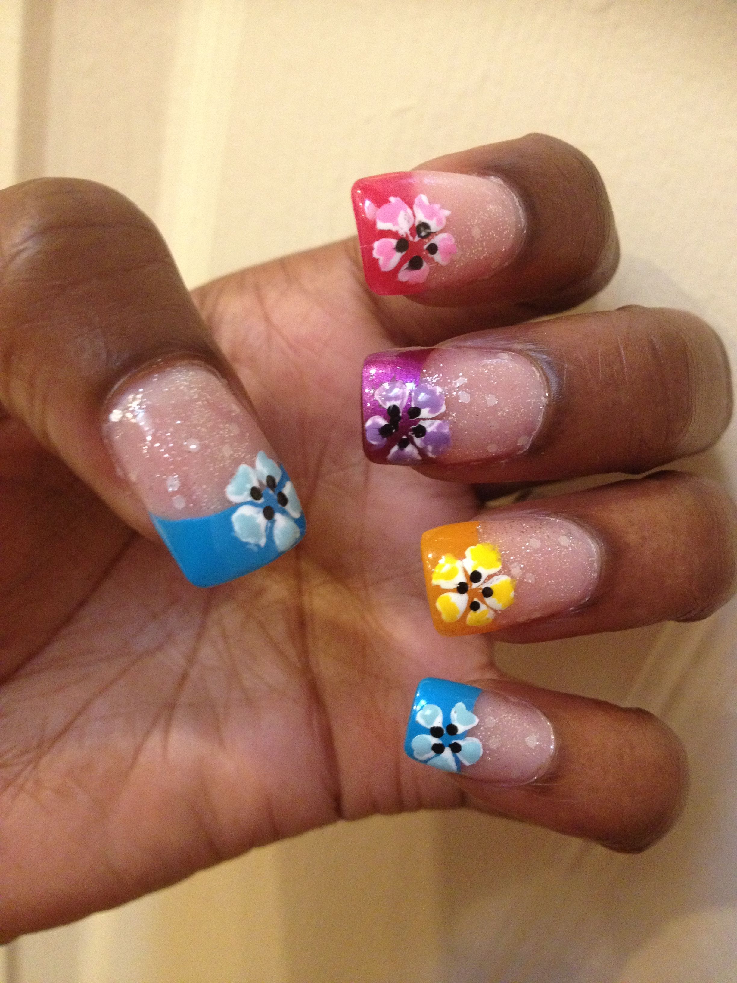 Hawaiian Nails with Bright Colors and Flowers. 